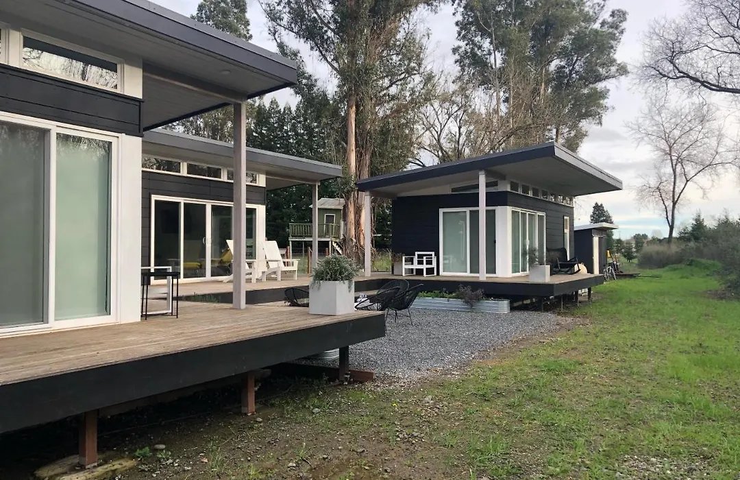 Modern, Secluded Retreat - Walk To The Plaza!-1