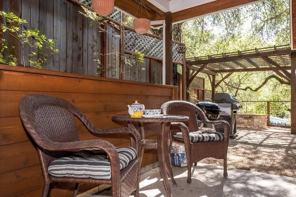 Chalk Hill Cottage - 1 Bedroom W/ Sleeper Sofa-1