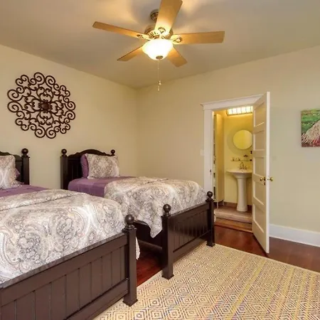 Vineyard Vista, 4Bd 3Ba, Healdsburg, Spa, Horseshoes, Ping Pong, Fire Pit Home-3