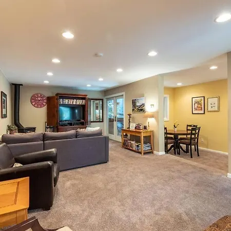 Chalk Hill Cottage - 1 Bedroom W/ Sleeper Sofa-2