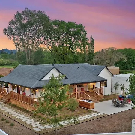 Completely Remodeled Farmhouse With Stunning Views Of Dry Creek Valley-3
