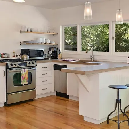 Serene Riverfront Cottage In Healdsburg Views Kayaks 1 5 Mile To Downtown-3
