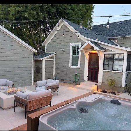 Hbg Plaza Gem - Hot Tub & Wine Tastings Included-3