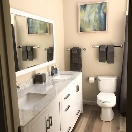 Downtown Suites One-3